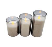Set de 3 velas plateadas con funciones a pilas (baterías no incluidas) para decoración y ambientación en interiores.