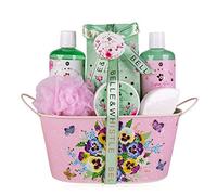 Set de baño y ducha Accentra BELLE & WHISTLE, set de belleza de 7 piezas, de regalo en una bañera vintage bellamente decorada