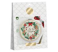 Sew & So On Kit de manualidades de costura bordada, corona de Navidad, incluye todos los accesorios de manualidades necesarios, kits de manualidades ideales para adultos y niños mayores, es un gran