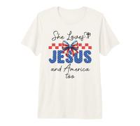 She Loves Jesus & America Too Women Christian American Flag Camiseta Premium