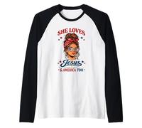 She Loves Jesus and America Too 4th of July Messy Bun USA Camiseta Manga Raglan