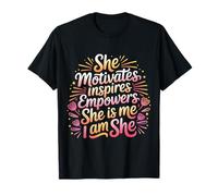 She Motivates Inspires Empowers She Is Me I Am She |- Camiseta