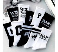 Shein 1/5 pares de calcetines unisex con patrones minimalistas de letras y rostros fantasmales, suaves y cómodos, calcetines tipo tripulación de moda adecua