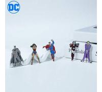 Shein 1/5 piezas Broches con licencia oficial de personajes de películas como Batman, Mujer Maravilla, Superman, Harley Quinn, El Guasón - Regalos novedosos