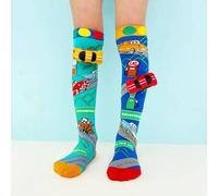 Shein 1 par de calcetines por encima de la rodilla para niños, con diseño decorativo 3D de coches, estilo divertido y loco, adecuados para todas las estacio
