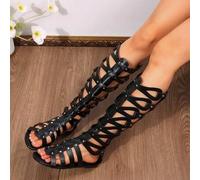 Shein 1 par de sandalias planas de mujer de talla grande, sandalias planas de cuero de imitación sólido con remaches huecos, estilo punk de vanguardia, casu