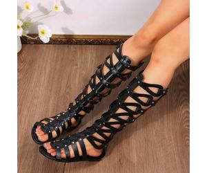 Shein 1 par de sandalias planas de mujer de talla grande, sandalias planas de cuero de imitación sólido con remaches huecos, estilo punk de vanguardia, casu