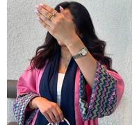 Shein 1 pieza de elegante y clásico estilo de mujer con estampado de rayas onduladas y parches en las mangas, un abaya que muestra elegancia y estilo refina