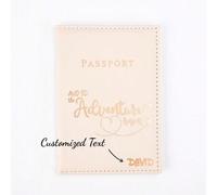 Shein 1 pieza Funda personalizada con nombre para pasaporte, accesorios de viaje, funda de pasaporte con estampado explosivo 989 de PU, pinza para pasaporte