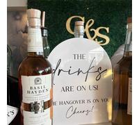 Shein 1 pieza Letrero Acrílico "Los Tragos Corren por Nuestra Cuenta, La Resaca Es de Ustedes", Letrero de Bar Abierto, Letrero de Tragos por Nuestra Cuenta