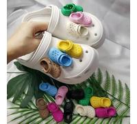 Shein 1 pieza Miniatura de calzado de material EVA de colores, decoración para zapatos, regalo perfecto, colgante para zapatos, ideal para decorar en el Día