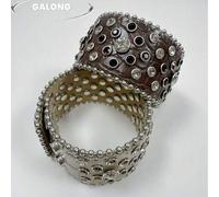 Shein 1 pieza Pulsera de cuero ancha con incrustaciones de rhinestone, estilo vintage de tierra baldía, adecuada para fiestas, festivales de música y ropa d