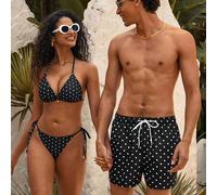 Shein 1 pieza Shorts casuales de playa con estampado todo sobre y cordones al frente para hombres, traje de baño a juego para parejas de vacaciones, estilo