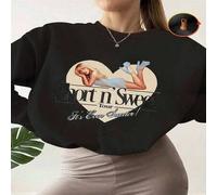 Shein 1 pieza Sudadera con capucha de felpa con estampado de corazón "Short N' Sweet Tour" para mujer, cálida y acogedora para otoño e invierno.