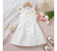Shein 1 pieza Vestido blanco sin mangas de jacquard para niña, con una hilera de botones dorados en la parte delantera y dos rosas blancas en los hombros. C