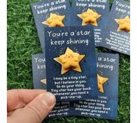 Shein 10 piezas de talla de estrella de resina con mensaje inspirador "Eres una estrella, sigue brillando", un regalo de suerte alentador para familiares, a