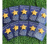 Shein 10 piezas Encantadores tallados de estrellas con aliento positivo 'Eres una estrella, sigue brillando' Tarjeta inspiradora de buena suerte, también un