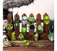Shein 12 piezas de decoraciones colgantes de madera de estilo gótico de Halloween, con colgantes de calavera verde, serpiente, manzana, naipe, mano y murci