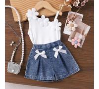 Shein 2 piezas Conjunto de niña bebé con top de tirantes blanco enérgico + pantalones cortos de mezclilla azul, estilo princesa ligero de verano