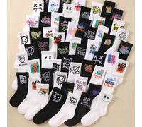 Shein 20/10/5 pares de nuevos calcetines deportivos para niños con estampado de graffiti aleatorio - regalo de graduación, calcetines de skate a la moda y c