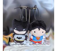 Shein 9cm Llavero de peluche clásico de superhéroes, Batman, Superman, Liga de la Justicia, muñeco de peluche suave, regalo de Navidad y Halloween para niño