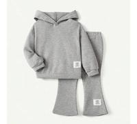 Shein Bebé niña Capucha con diseño de parche de letra & Pantalones acampanados