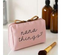 Shein Bolsa de cosméticos con forma de corazón y texto "Cosas de Nana" escrito a mano, elegante, de color negro con letras blancas, organizador de viaje por