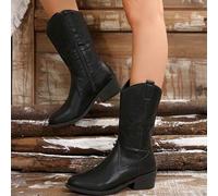 Shein Botas occidentales con bordado de mariposa, puntera puntiaguda y tacón grueso alto, para otoño/invierno 2024. Úsalas con suéter, en un estilo ecuestre