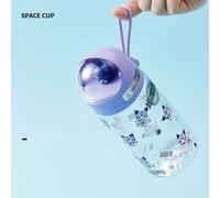 Shein Botella de agua transparente de 500ml/16.91oz con diseño divertido de Kuromi de Sanrio, de gran capacidad, perfecta para actividades al aire libre y l