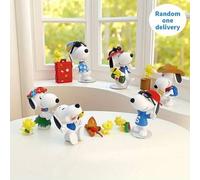 Shein Caja sorpresa con figura de la serie de compañeros de viaje de Snoopy de MINISO