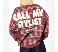 Shein Camisa de botones de manga larga con estampado a cuadros a gran escala de algodón, con la impresión "Llama a mi estilista" de la colección de otoño-in