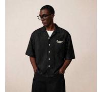 Shein Camisa de manga corta con rayas de hormiga teñidas de hilo para hombre, serie STYNVO con letras en relieve, estilo clásico, adecuada para ocasiones fo