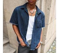 Shein Camisa de manga corta de mezclilla con diseño de puño y bajo a rayas verdes para hombres, para primavera/verano