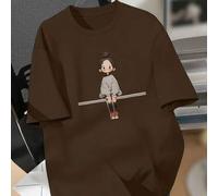 Shein Camiseta ajustada casual de mujer de talla grande con imagen impresa de una niña pequeña con abrigo acolchado sentada en una silla, verano