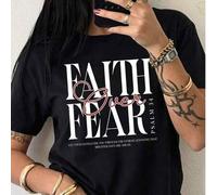 Shein Camiseta cristiana estándar para mujer | "La fe vence al miedo" Salmo 34 Eslogan gráfico | Impresión de letra de versículo bíblico religioso Negro Cas