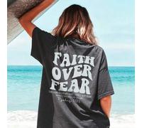 Shein Camiseta de manga corta con cuello redondo y estampado de "La creencia vence al miedo", estilo casual y de resort, uso diario esencial. Camiseta gráfi