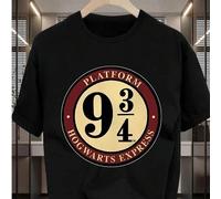 Shein Camiseta de manga corta con cuello redondo y estampado gráfico del Andén 9 3/4 de Harry Potter, camiseta casual de moda para hombres, ligeramente elás