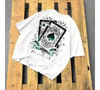 Shein Camiseta de manga corta de cuello redondo blanca para hombre, con estampado gráfico de cartas de póker, estampado del as de picas, estilo callejero es