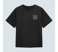 Shein Camiseta de manga corta y cuello redondo de talla grande para hombre con estampado del eslogan "Conquista el miedo" en estilo callejero