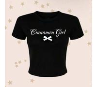 Shein Camiseta de mujer con estampado de lazo y lema Y2K, camisetas gráficas "Cinnamon Girl" para mujer