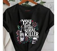 Shein Camiseta gráfica casual negra de talla grande para mujer con estampado de botella de veneno, rosa, calavera y eslogan de verano