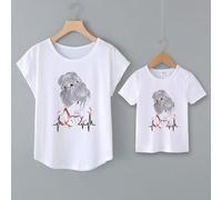 Shein Camiseta gráfica con mangas de murciélago, dobladillo curvo y estampado de figura y mariposa para mujer