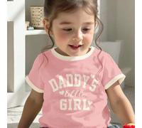 Shein Camiseta gráfica de manga corta, cuello redondo, de color crema y rosa con texto "Daddy's Little Girl", informal y cómoda, adecuada para uso diario en