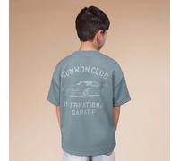 Shein Camiseta gráfica para niños, casual de verano de manga corta y cuello redondo con diseño de estampado de coche y detalle de logo en la espalda