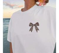 Shein Camiseta minimalista de Bob Esponja para mujer, de manga corta y cuello redondo, para uso diario, primavera/verano 2025. Con un pequeño lazo de leopar