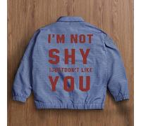 Shein Chaqueta de estilo callejero para hombres, con gran estampado de letras en la espalda, pequeño estampado de palabras en el frente, tela de cuadros azu