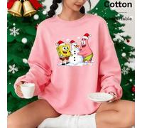 Shein Colección Navideña de Bob Esponja: Bob Esponja y Patricio, con gorros de Papá Noel, interactúan alegremente con un muñeco de nieve con gorro a juego,