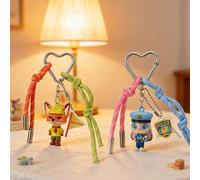Shein Colgante mini sombrero 3D de Judy y Nick de Disney Zootopia, artesanía de detalles exquisitos, ligero y portátil, perfecto para decorar bolsos y llave