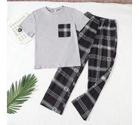 Shein Conjunto de 2 piezas de camiseta estampada y pantalón de cuadros sueltos para niños, pijama de manga corta cómodo de seda de leche informal