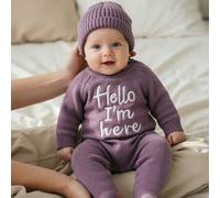 Shein Conjunto de 2 piezas Hello I'm Here con bordado gráfico divertido, ropa de fotografía para recién nacido, mono de punto azul marino, gorro, accesorios